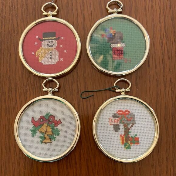 4 vintage round gold framed embroidered Christmas tree ornaments - Picture 1 of 6